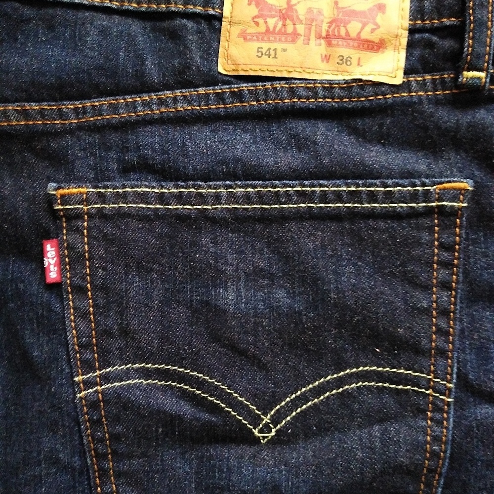Levi's 541 Dark Rinse Size 36 Shorts, excellent co